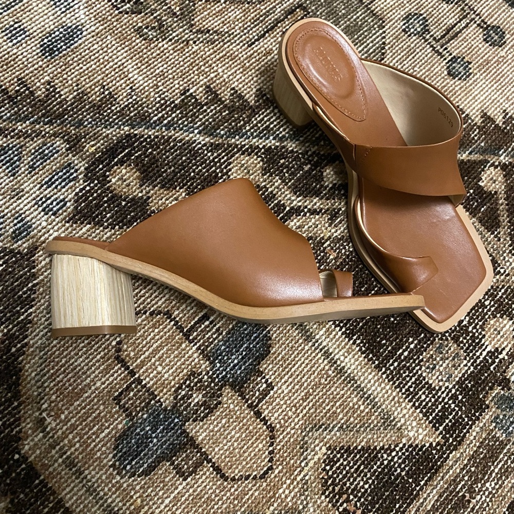 ALOHAS Brown Mules